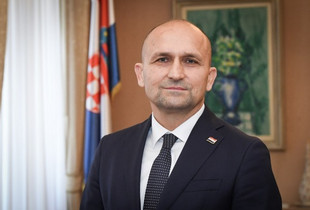 Ministri i Mbrojtjes i Kroacise, Ivan Anusiq