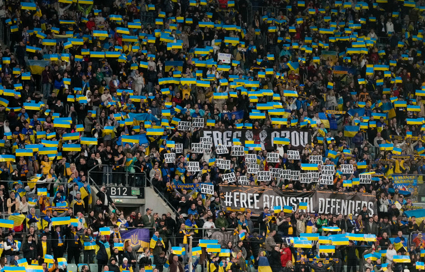 Tifozët e Ukrainës pas kualifikimit në Euro 2024