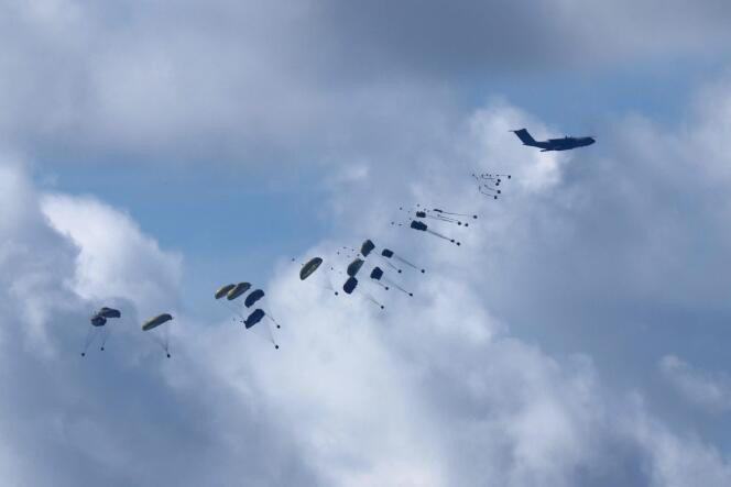 Ndihmat duket u hedhur nga ajri ne Gaza