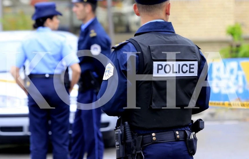 Policia e Kosovës gjatë patrullimit