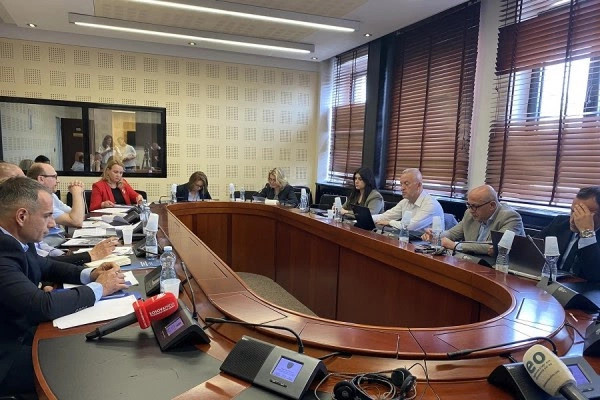 Komision - KRU Prishtina raporti