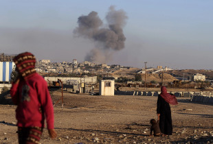 Bombardimet izraelite në Rafah