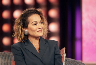 Rita Ora në emisionin e Kelly Clarkson