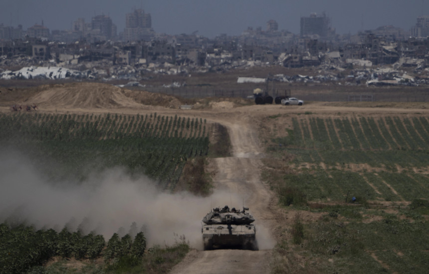 Tanket izraelite në Gaza