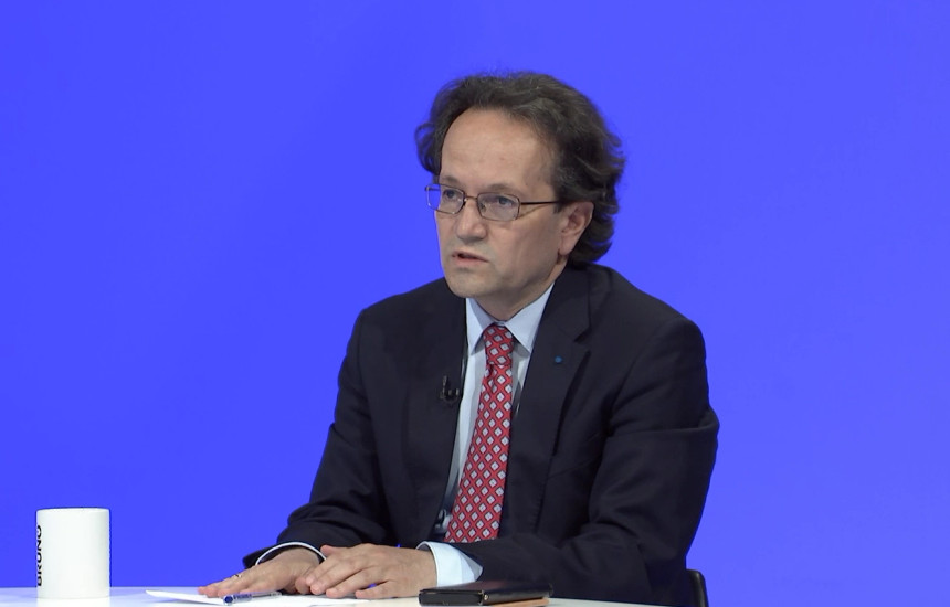 Profesori i diplomacisë, Valon Murtezaj