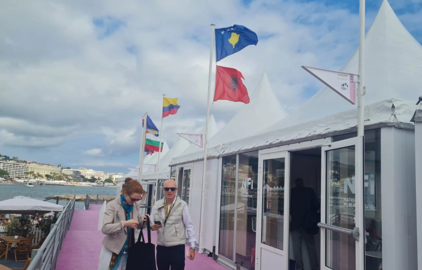 Shtandi i përbashkët i Kosovës dhe i Shqipërisë në “Tregun e filmit” në edicionin e 77-të të Festivalit të Filmit në Cannes (Foto: QKK)