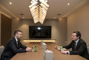 Kryeministri Albin Kurti me homologun e tij nga Mali i Zi, Milojko Spajiq në Kotor