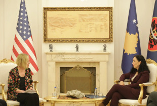 Vjosa Osmani - Nicole Chulick