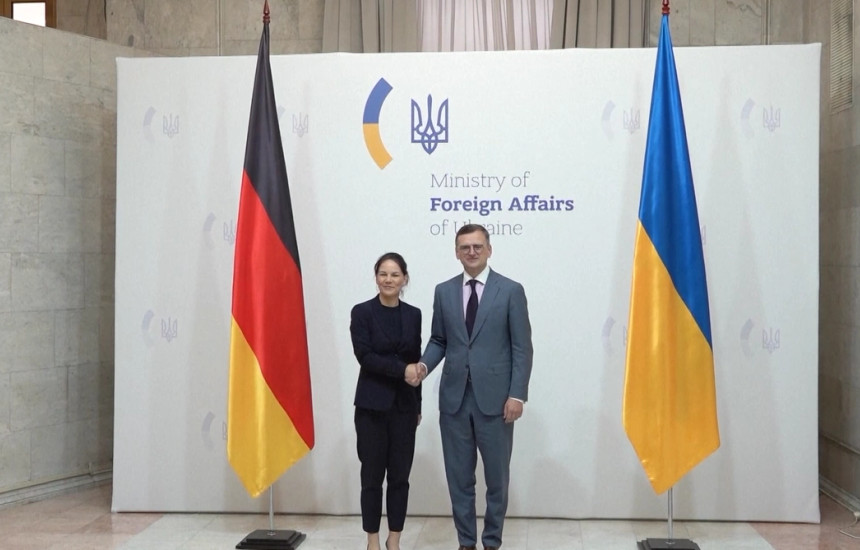 Annalena Baerbock gjate vizites ne Kiev