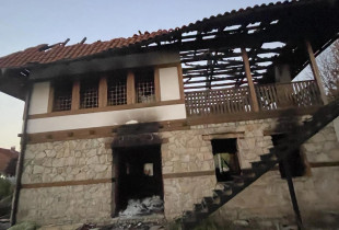 Zotime për rindërtimin e Muzeut të Muzikës në Gjakovë kishte pasur menjëherë pas djegies në mbrëmjen e 30 gushtit të vitit të kaluar, si nga pushteti lokal, ashtu edhe nga ai qendror