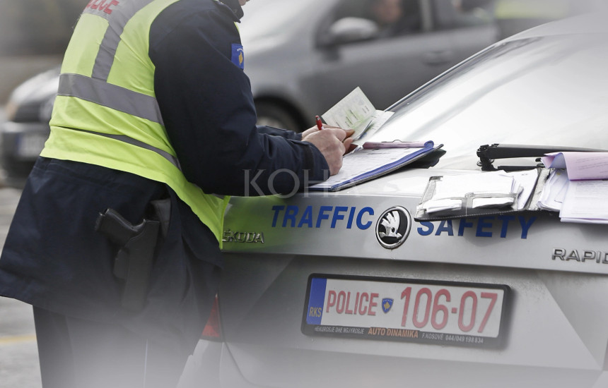 Policia e Kosoves gjoba kontroll