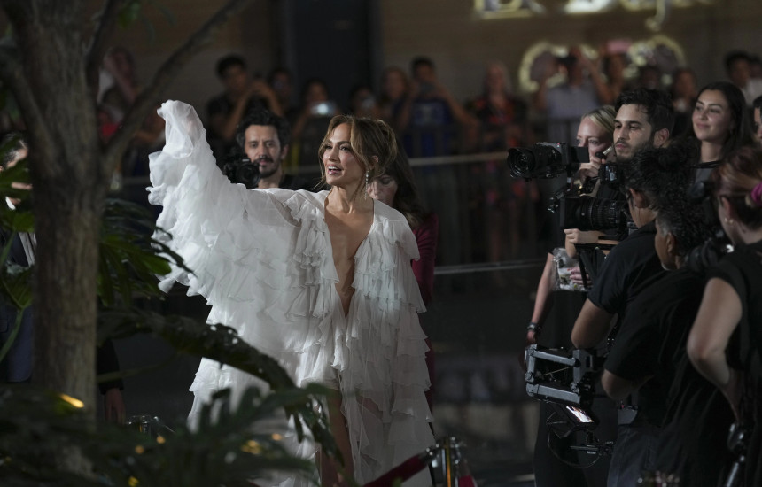 Jennifer Lopez në premierën e filmit "Atlas" nw Meksikë
