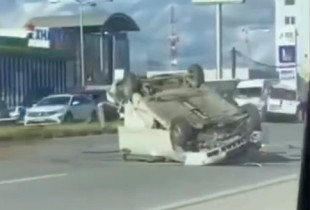 Vetura e rrokullisur në rrugën Prishtinë - Fushë-Kosovë