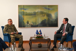 Komandanti i KFOR-it në takim me Kurtin: Të shmangen veprimet e njëanshme