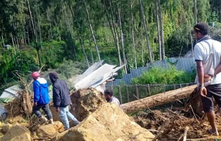 rreshqitje e dheut ne Papua Guinea te Re