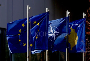 Flamuri i Kosovë e i NATO-s