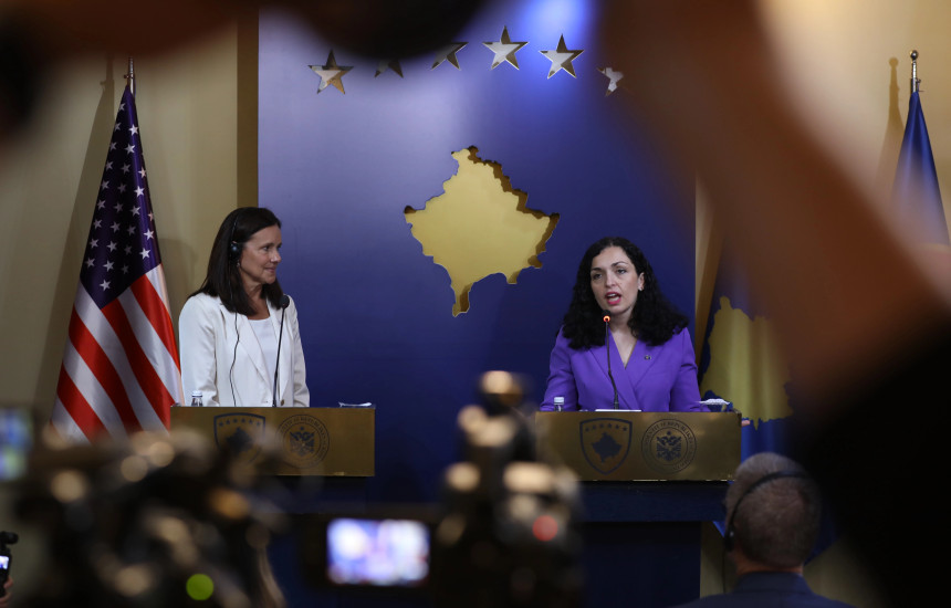 Vjosa Osmani dhe Carol Spahn