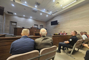 Dy të akuzuar për krime lufte në Vushtrri dalin para gjykatës