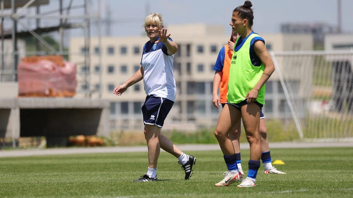 Selektorja e Kosovës, krenare me futbollistet që i drejton