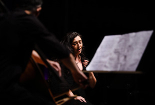 Elbenita Kajtazi tashmë është emër i dëshmuar i skenave të mëdha operistike. Talenti e përvoja e bëjnë atë ta ketë një aurë të padiskutueshme në raport me publikun (Foto: Visar Kadrolli)