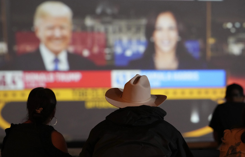 Qytetarët duke pritur rezultatet në San Juan të Teksasit. Kandidati i Partisë Republikane, Donald Trump, veçse është konfirmuar fitues në këtë shtet.