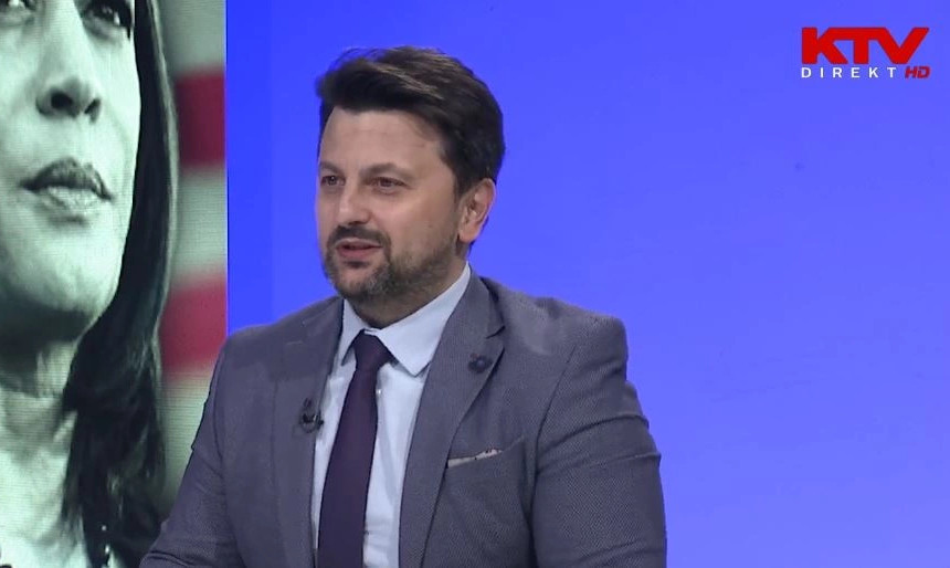 Studiuesi i filozofisë, Latif Mustafa