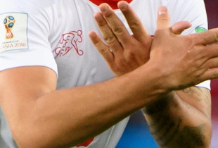 Ylli i futbollit zviceran, me prejardhje nga Kosova, Granit Xhaka, e pati bërë shqiponjën me duar pas golit ndaj Serbisë