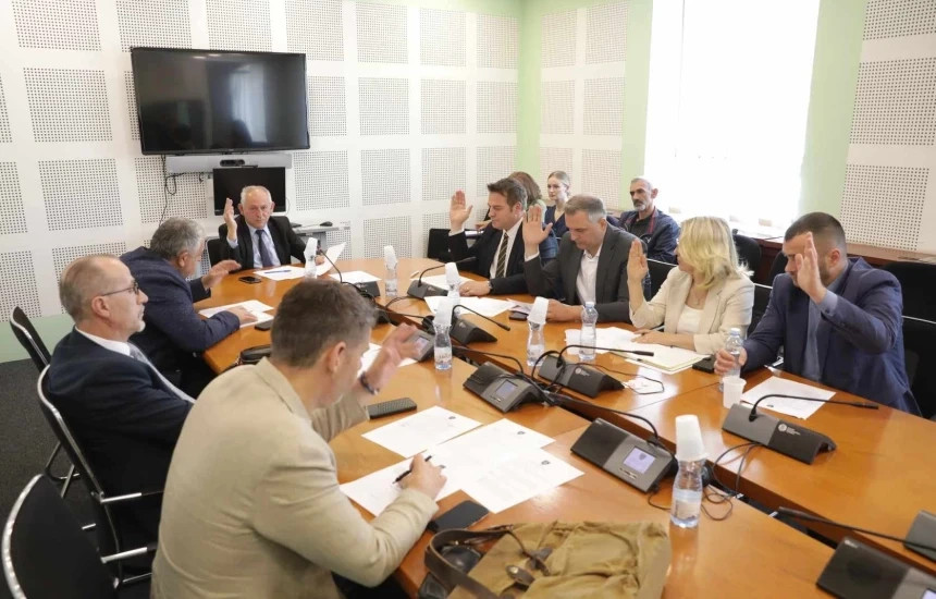 komisioni hetimor per tekstet shkollore