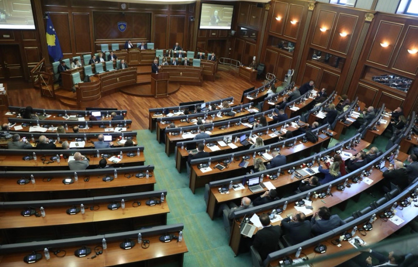 Seanca e Kuvendit te Kosoves, ne foltore Besnik Tahiri