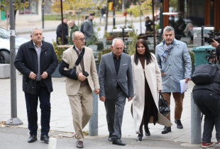 Agim Veliu, Shemsedin Dreshaj, Bekim Haxhiu, duke dorezuar kallezim penal ndaj Arberie Nagavcit