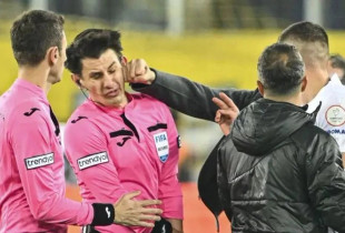 Faruk Koca duke grushtuar arbitrin