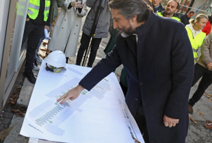 Perparim Rama gjate ceremonise se nisjes se punimeve ne rrugen Rexhep Luci ne Prishtine