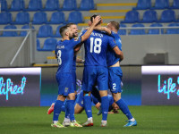 Vedat Muriqi bashkë me lojtarët tjerë të Kosovës feston golin e fitores 1:0 ndaj Gjeorgjisë