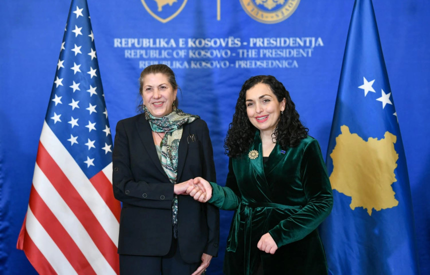 Vjosa Osmani dhe Erin McKee