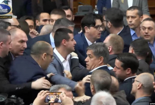 Deputetët serbë