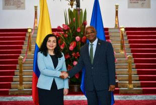 Vjosa Osmani dhe Luis Gilberto Murillo