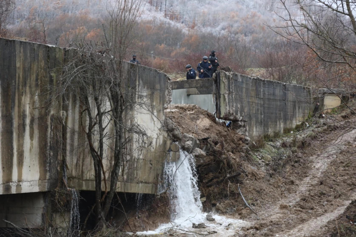 Si çoi dheu nën çizme te arrestimi i vëllezërve Viqentijeviq për sulmin terrorist në  Ibër Lepenci 