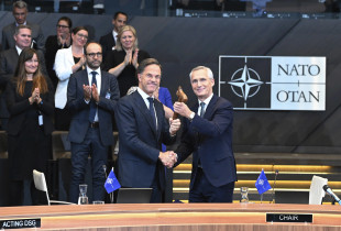 Mark rutte me Jens Stoltenbergun