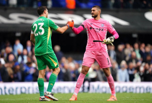 Aro Muriq dhe Emiliano Martinez