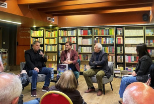 Familja, kolegët e komuniteti artistik janë mbledhur në mbrëmje në librarinë “Dukagjini” për procesin e punës me botimin dhe jo vetëm. Krijimtaria profesionale tridekadëshe e piktorit Visar Mulliqi ka qenë në qendër, duke pasur parasysh natyrën e botimit