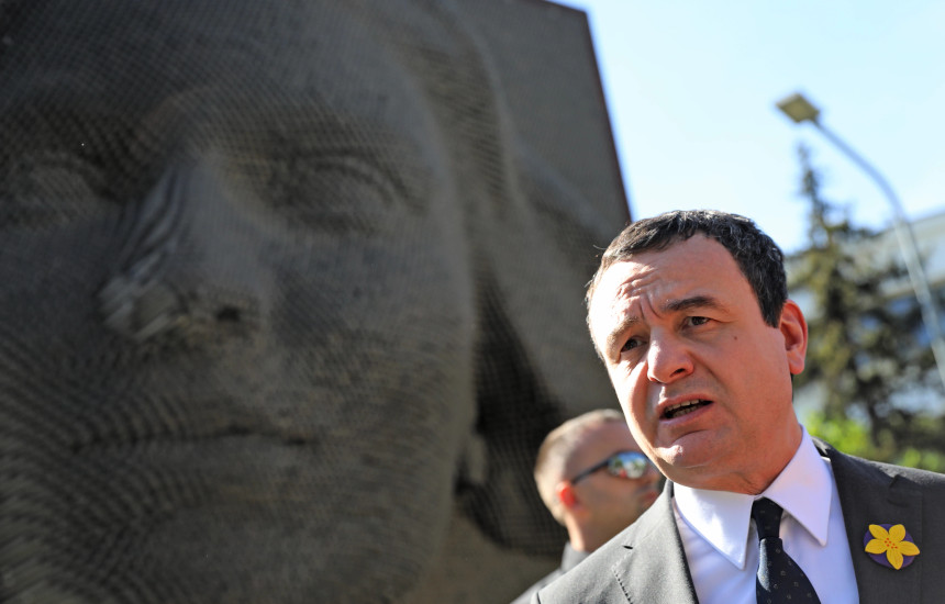 Kurti është militant në qeverisje, i pakompromis, brutalisht kokëfortë, shpesh bën veprime politike pa takt e pa i menduar mirë pasojat, ai e ka sjellë Kosovën në atë pikë sa të jetë nën sanksione të BE-së.