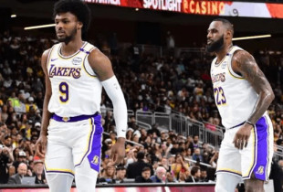 LeBron James dhe Bronny James