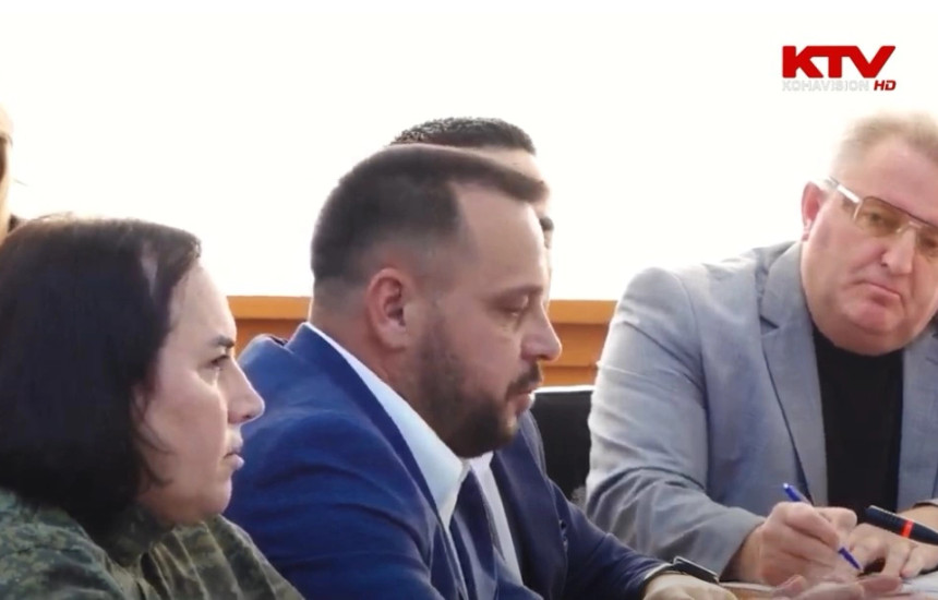 Ejup Maqedonci duke raportuar ne komision