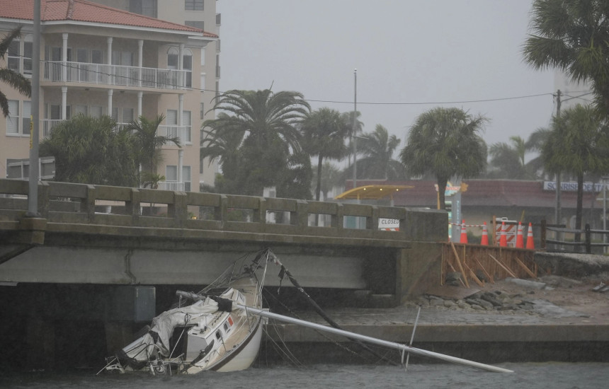 Anija e shkaterruar nga Uragani Helene