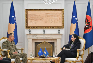 Presidentja Vjosa Osmani, ka zhvilluar të enjten takim lamtumirës me komandantin e KFOR-it, gjeneralmajor Oezkan Ulutash