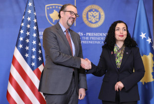 Alexander Kasanof dhe Vjosa Osmani