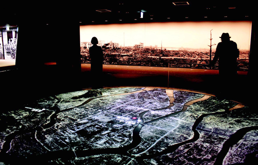 Maket i qytetit të Hiroshimës, në të cilin shpërfaqet me anë të teknologjisë së ilustrimit tredimensional momenti i rënies së bombës atomike