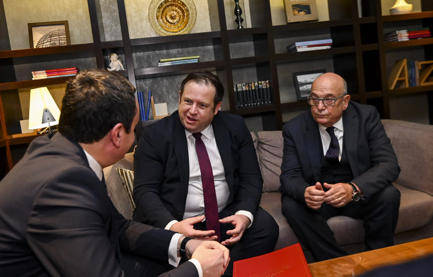 Albin Kurti, Stephen Doughty, Lord Stuart Peach