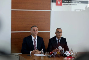 Enver Dugolli e Mefail Bajçinovci ne konference per media