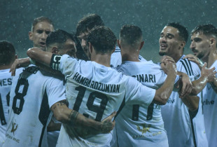 Dy gola të Çinarit në Armeni